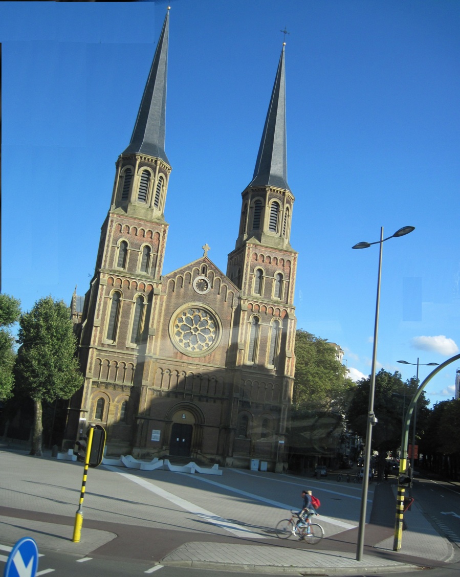 2- Anversa- Un'altra chiesa vista dal pullman